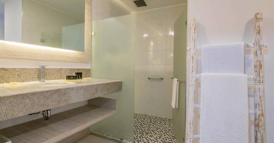 melia caribbean cartagena bathroom