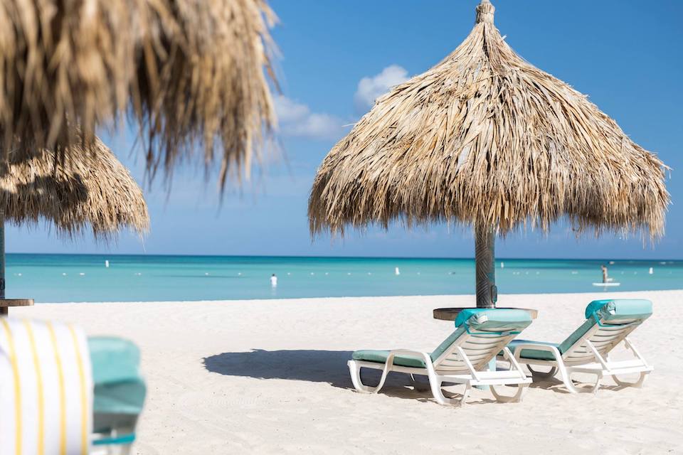 aruba hotels best beach chairs