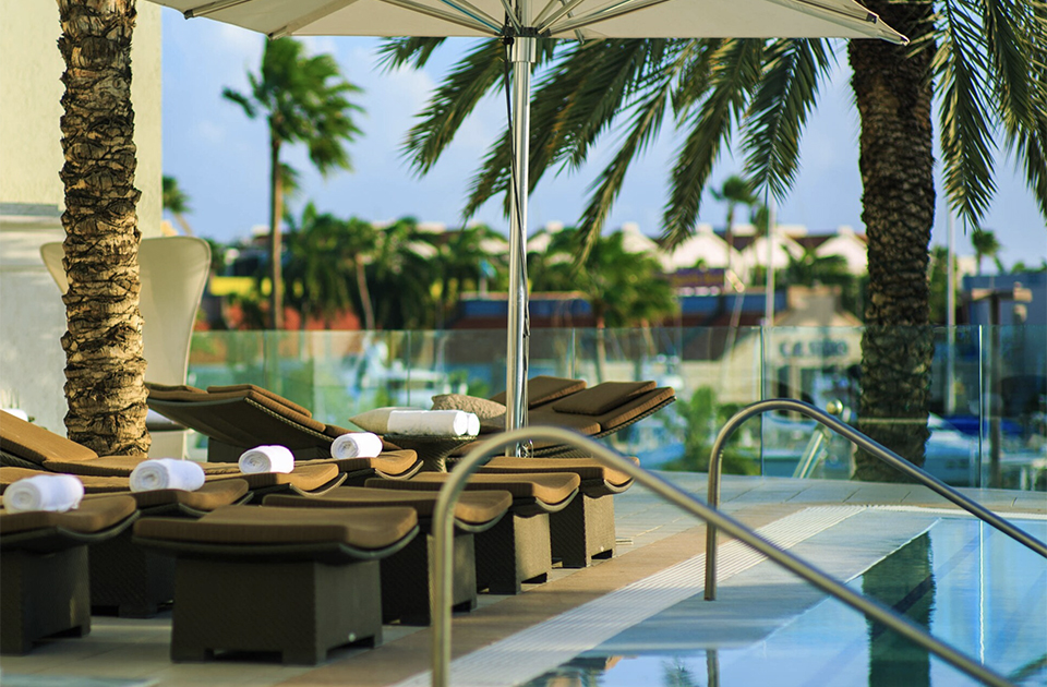 aruba hotels renaissance pool