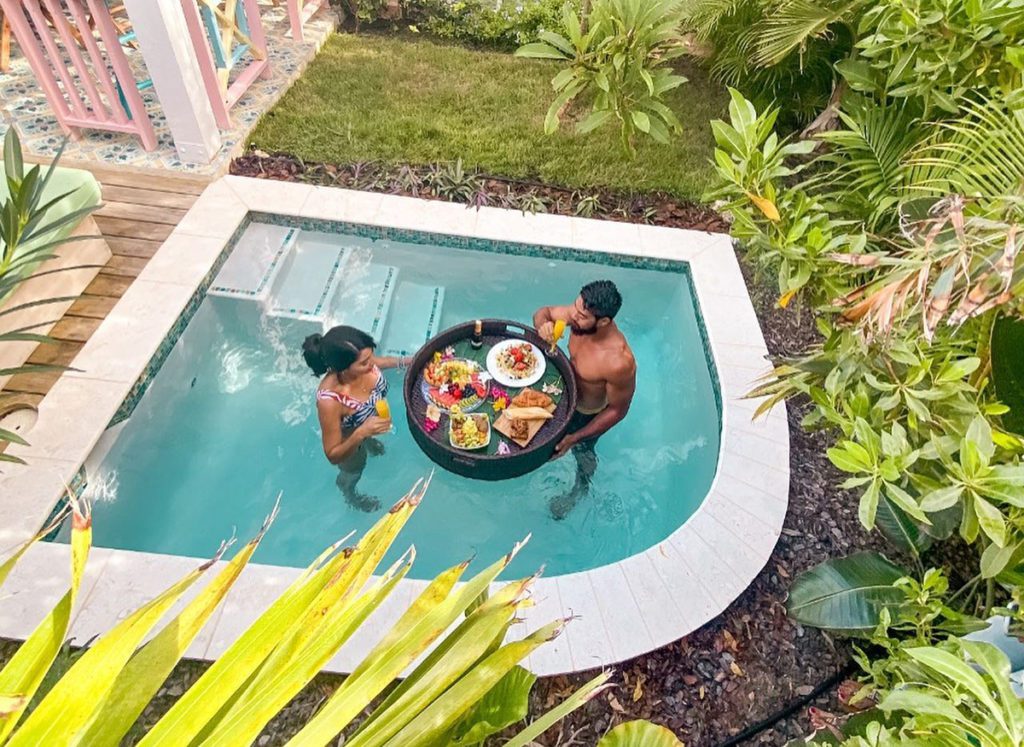 aruba floating breakfast