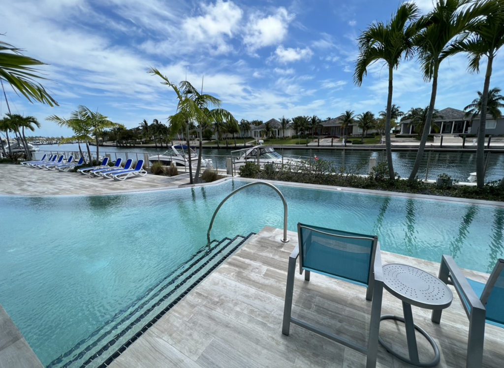 bahamas bimini swim up