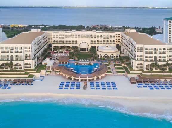 the beach area at the marriott cancun resort