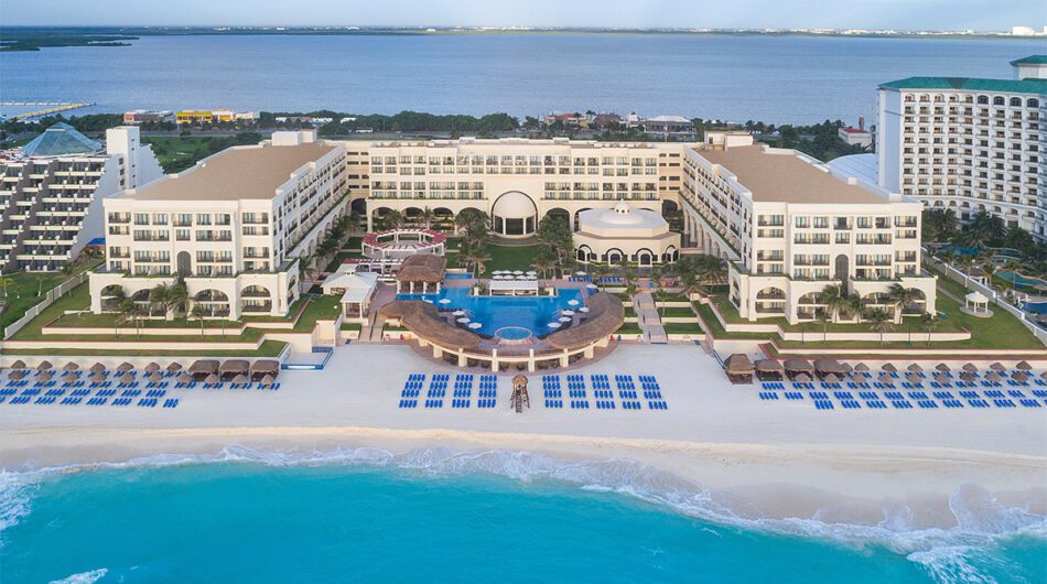 the beach area at the marriott cancun resort