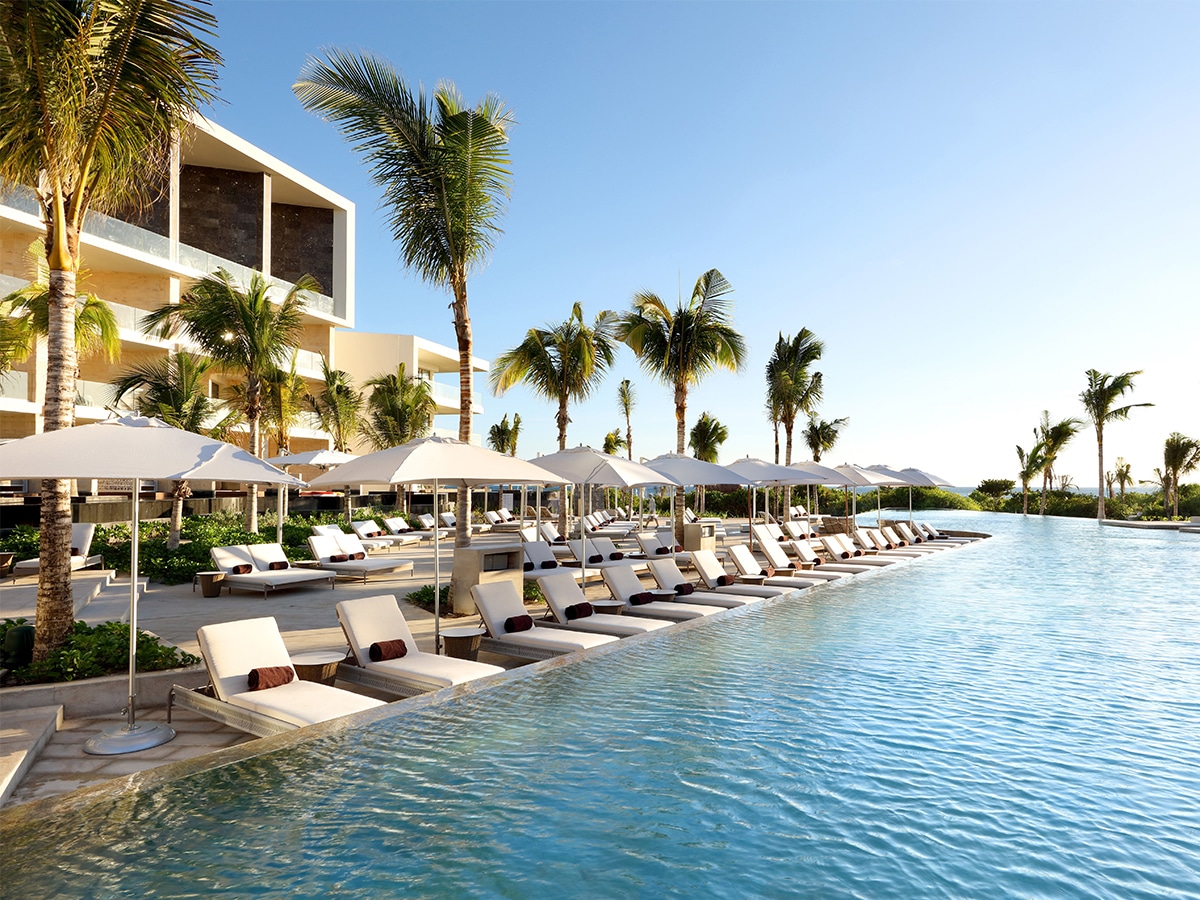 All-Inclusive Wyndham Cancun by the pool