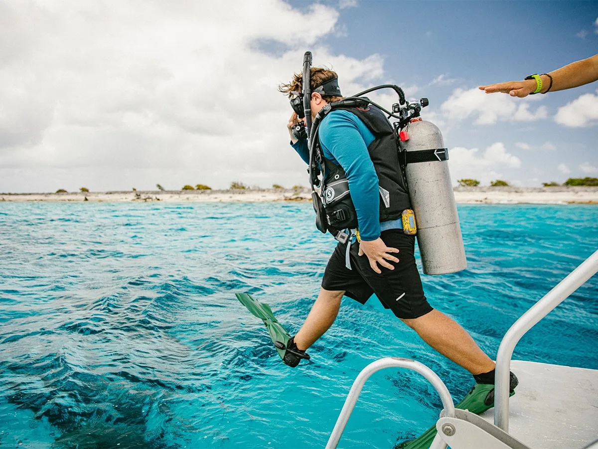 bonaire diver in the water