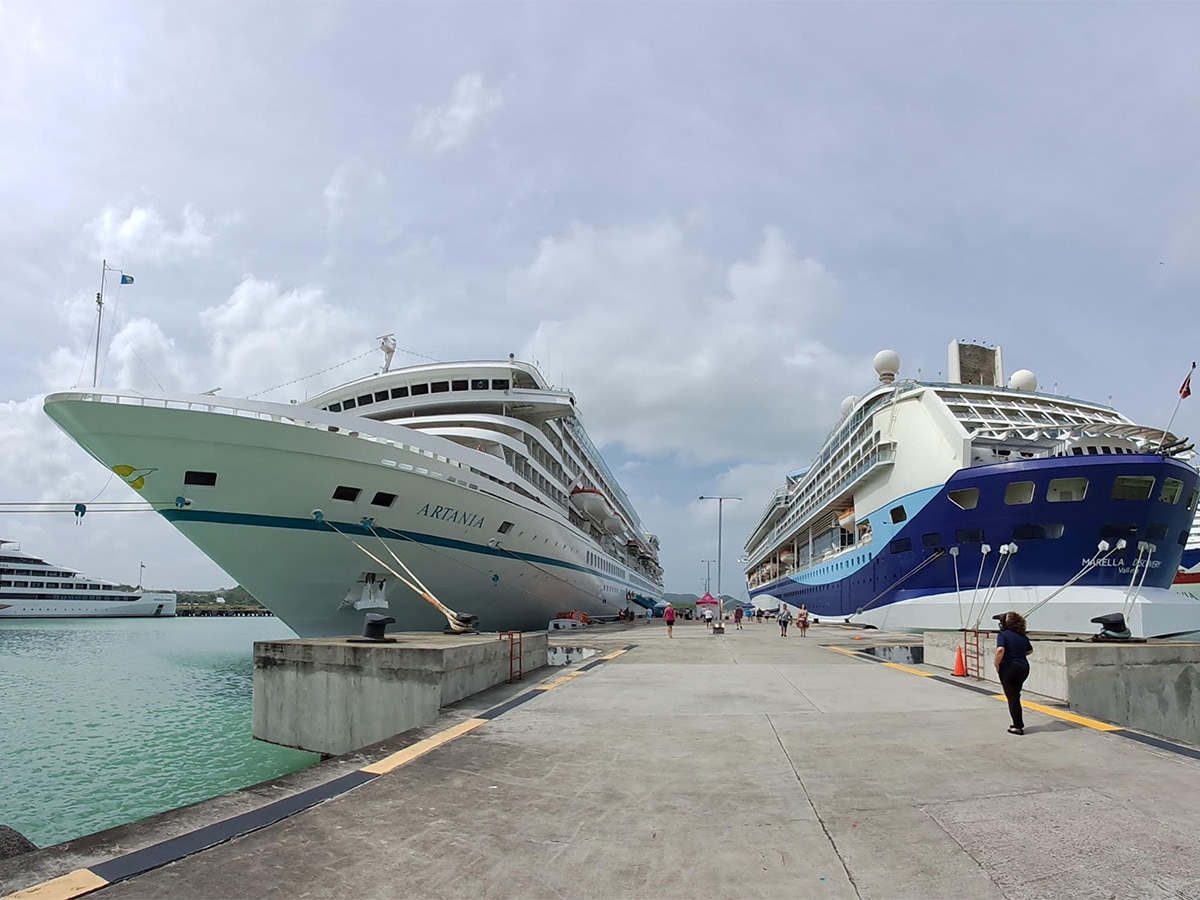 ariva cruises and Emerald Sakara in port