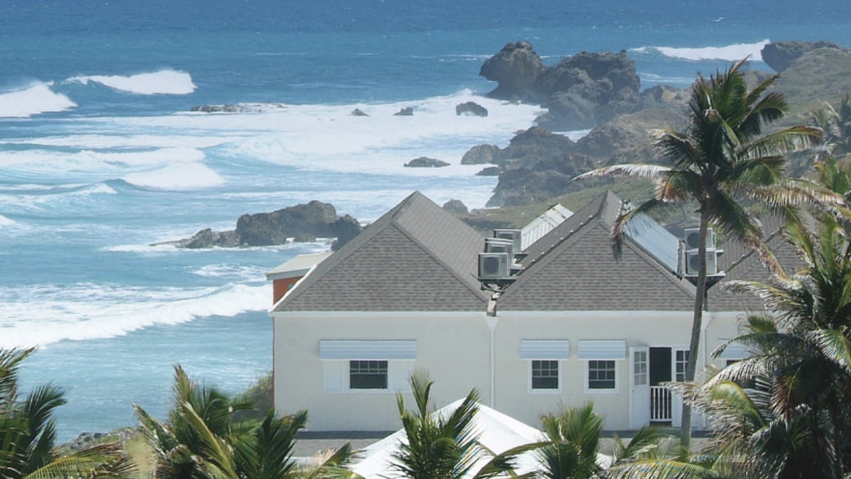 the waves crashing on blue water near hotel