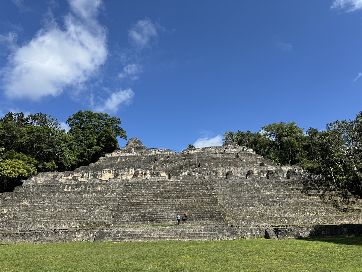 caracol belize