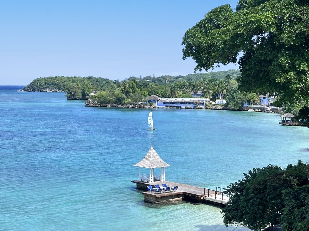 sandals royal plantation with blue water