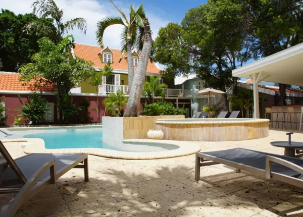 kura botanica pool with chairs and roofs