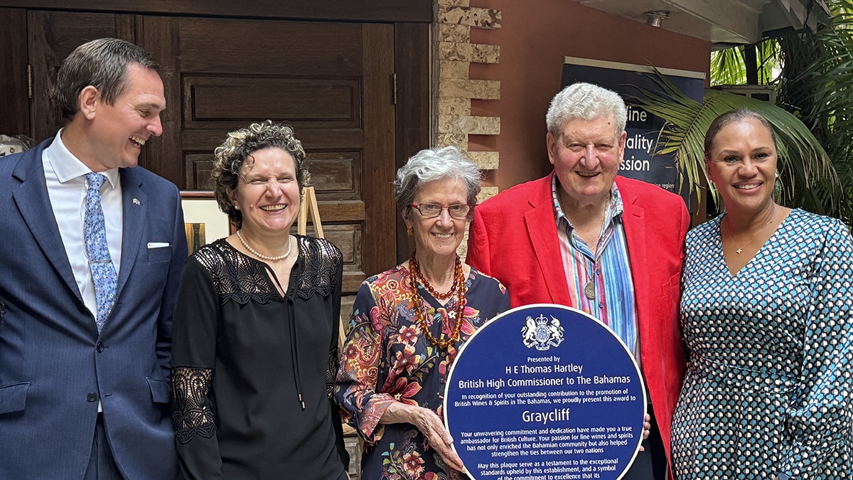 plaque presentation in nassau bahamas