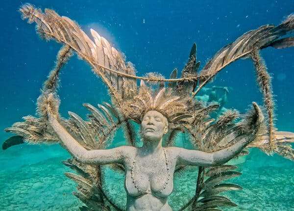 st maarten underwater sculpture of women with wings