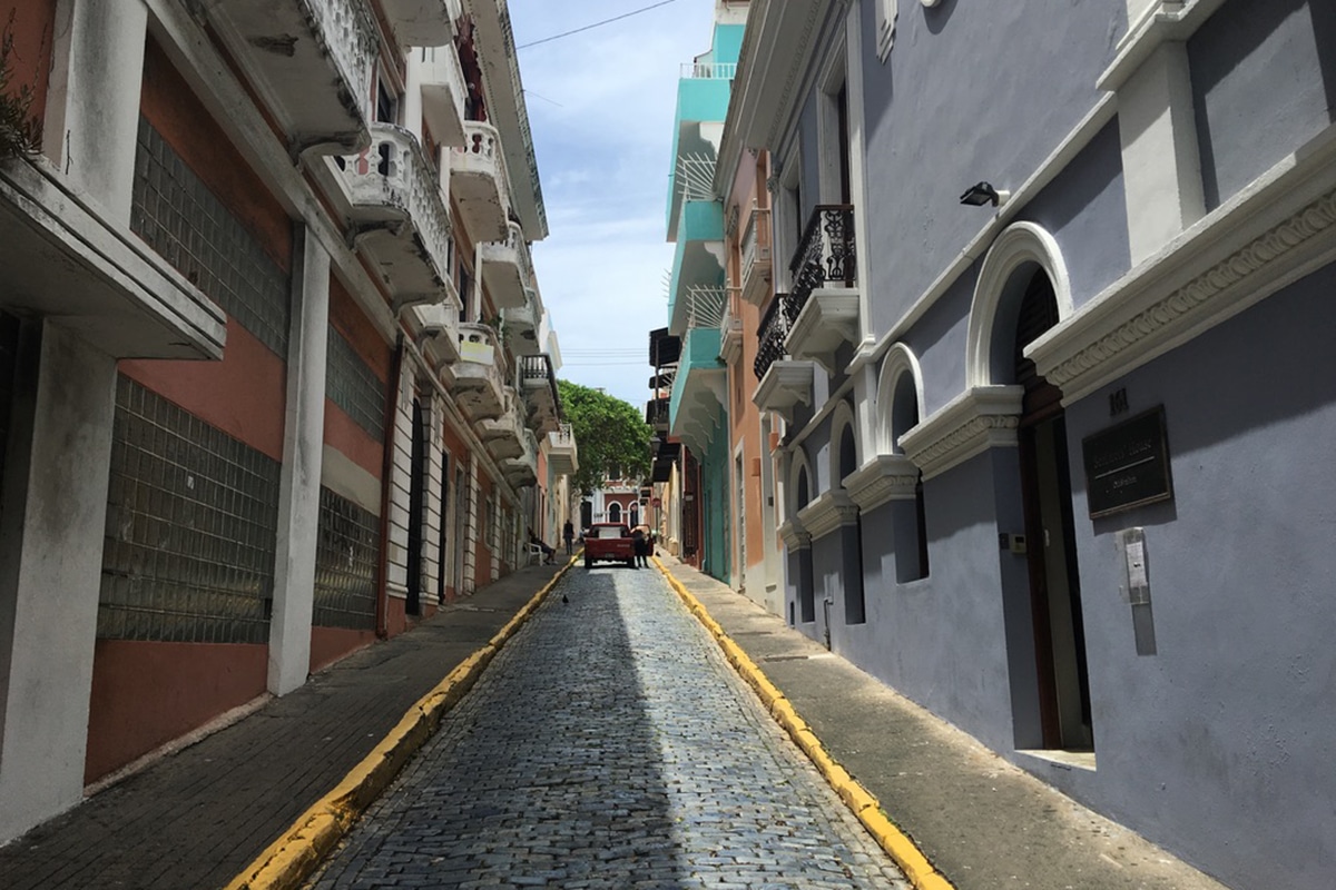 puerto rico streets with colorful buildings