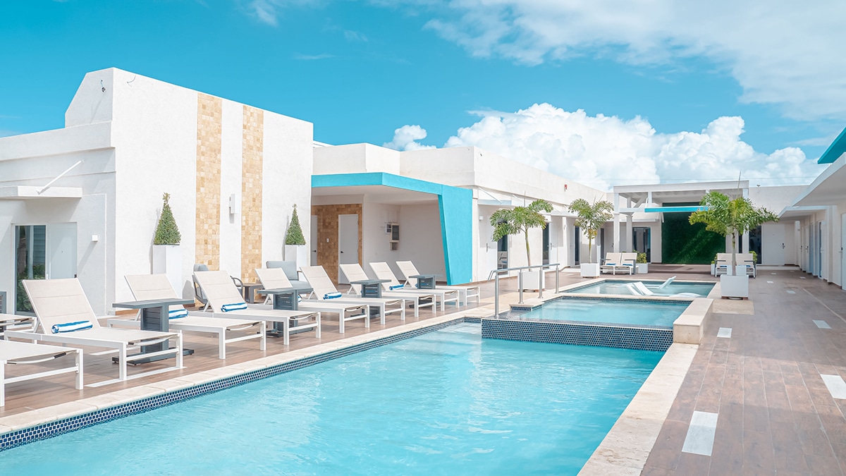 aruba hotel pool