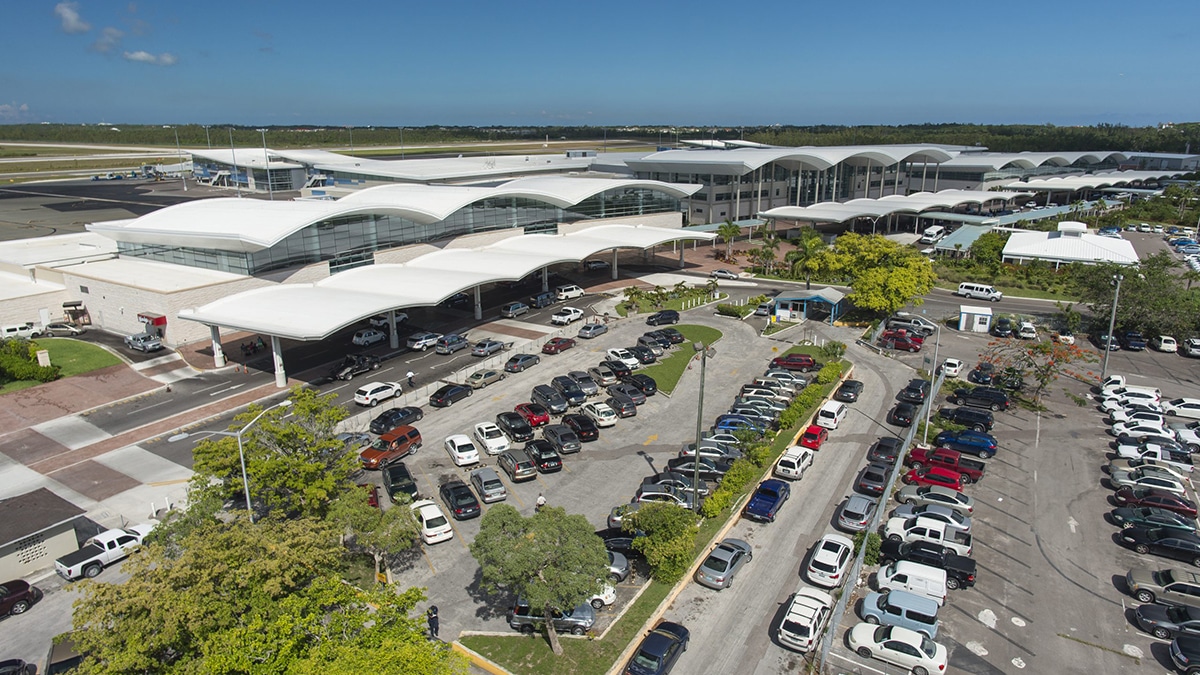 nassau airport trees and green spaces