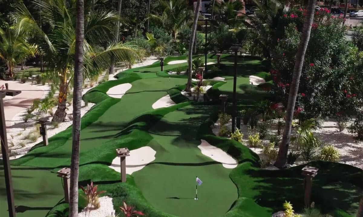 mini golf at atlantis paradise island