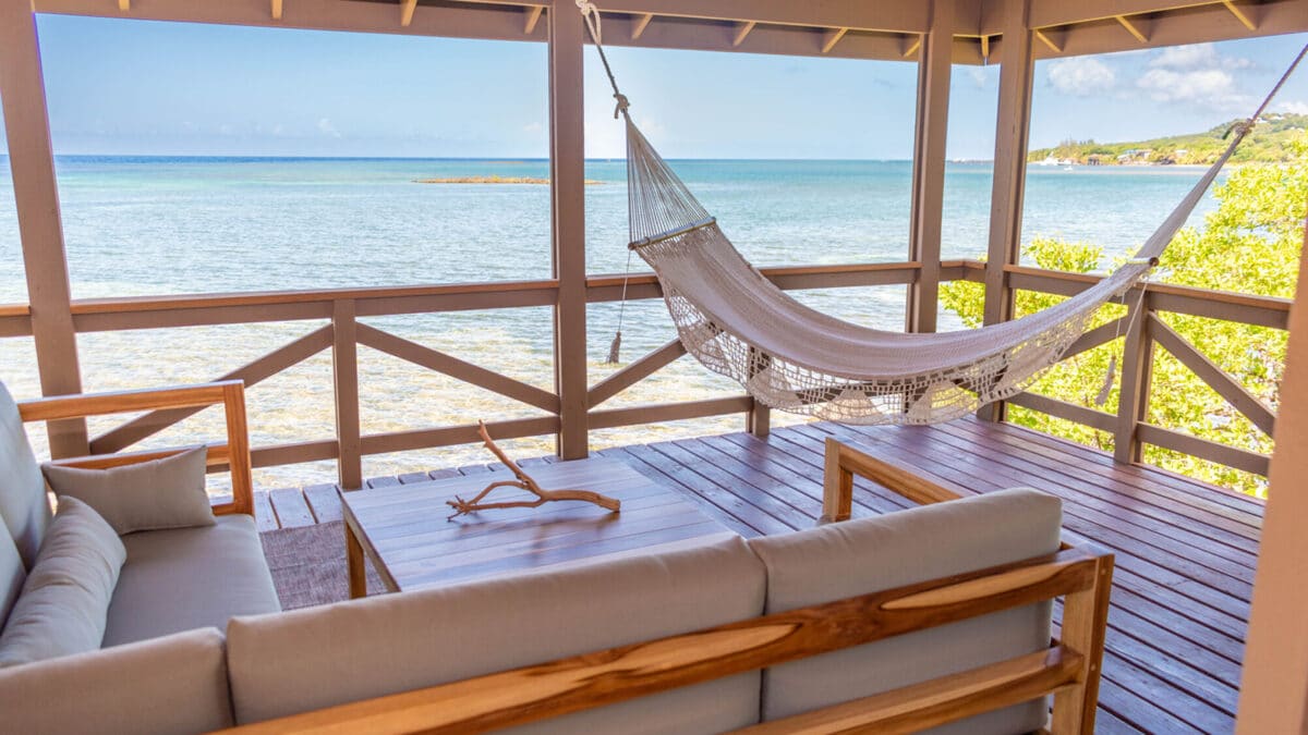overwater bungalows caribbean honduras