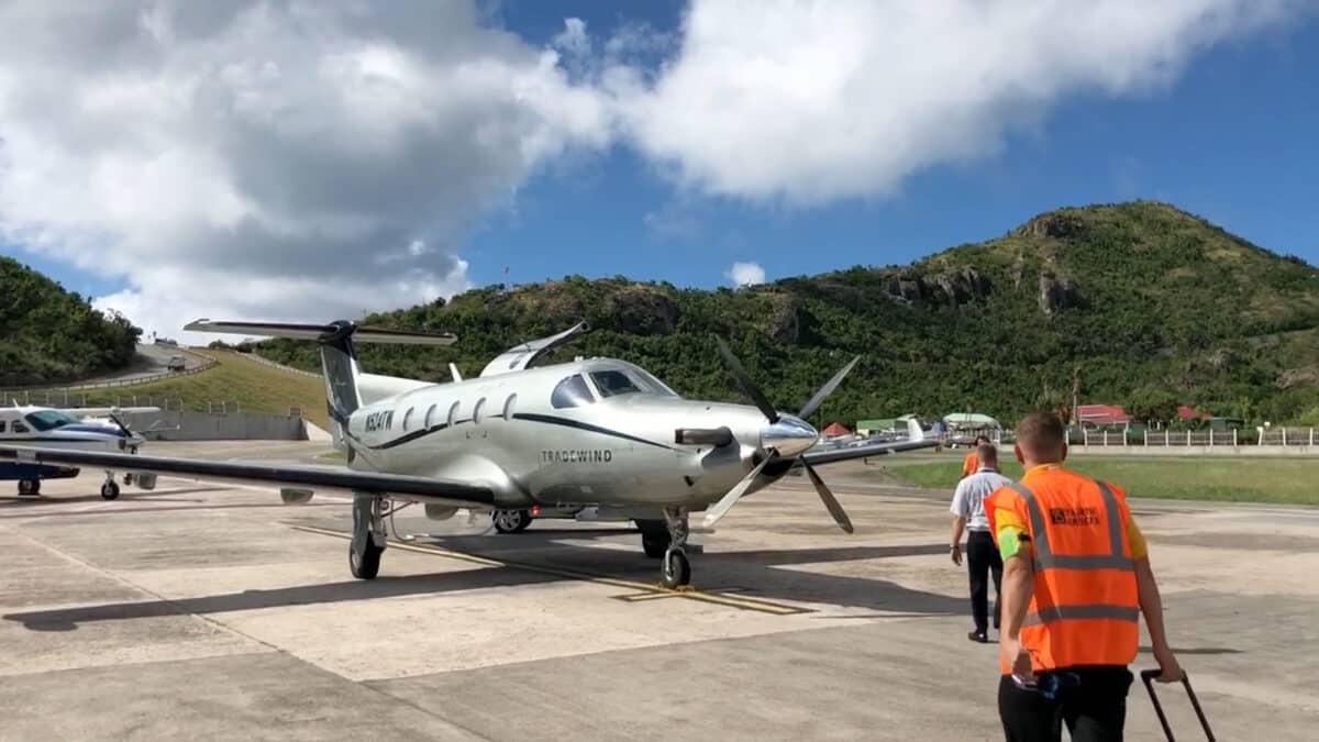 hill landing on st barth runway