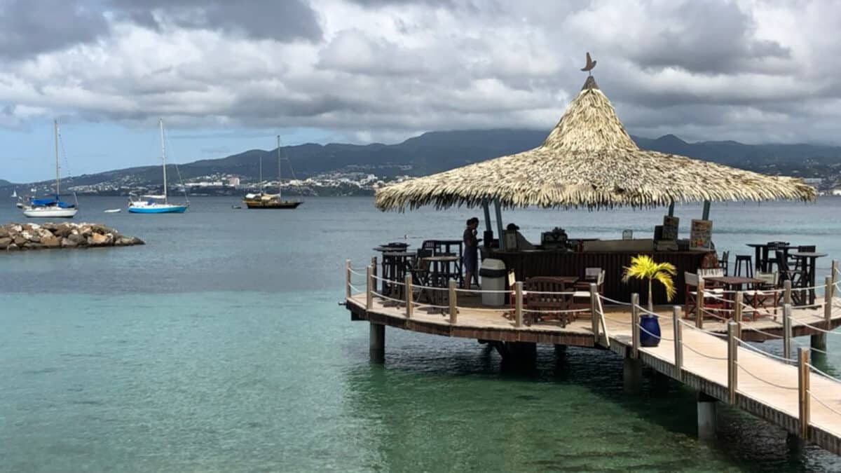 caribbean overwater bar