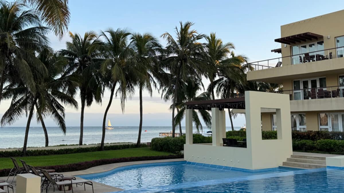phoenix belize resort
