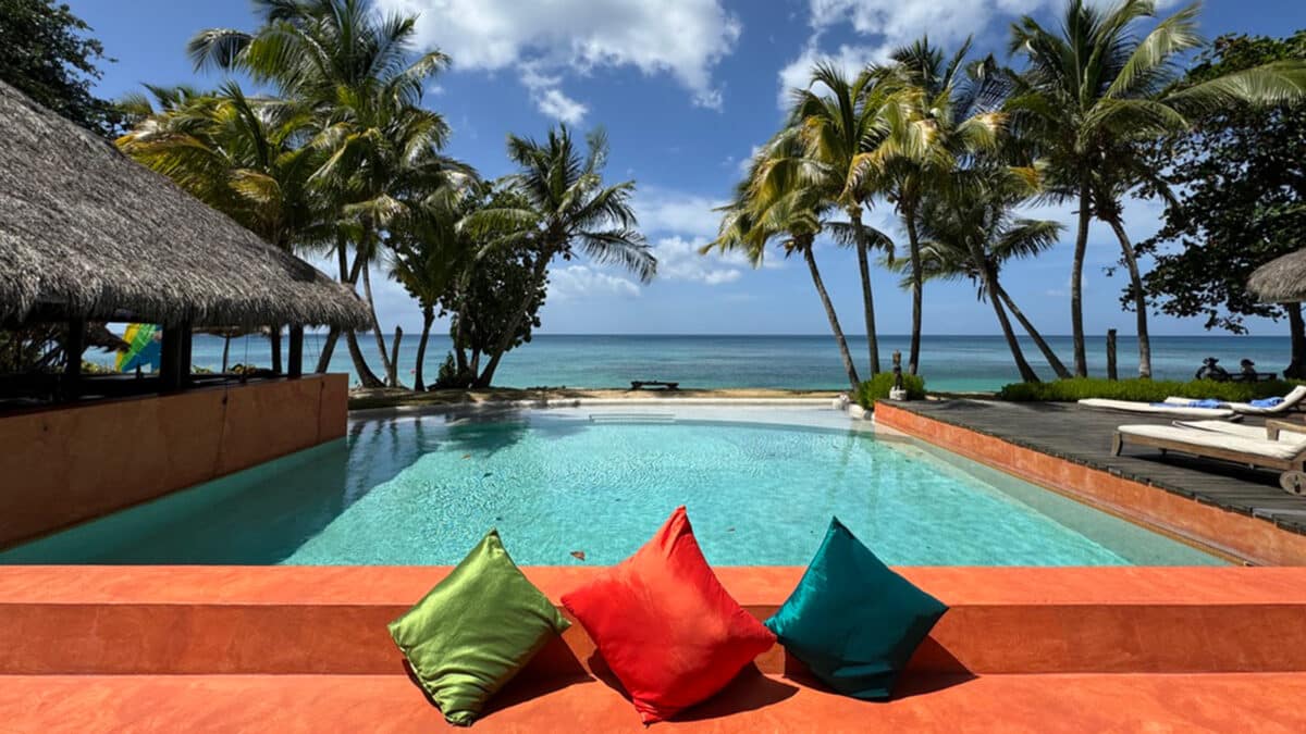 caribbean beach hotel barefoot main pool