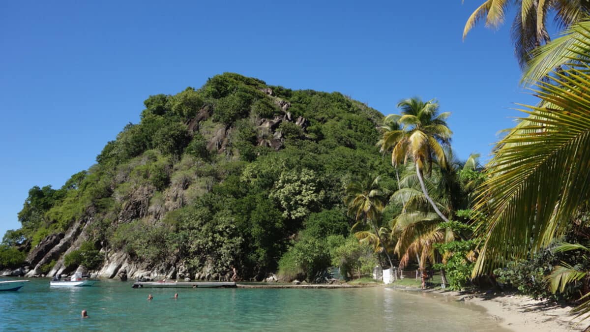 pain de sucre caribbean island runways
