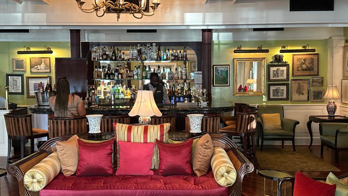 nassau and paradise island bars