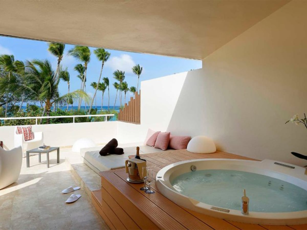 Grand Palladium’s New Punta Cana Resort Will Have Swim-Ups, Rooftop Jacuzzi Suites, and a Private Beach Club 