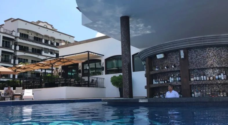 riviera cancun swim up