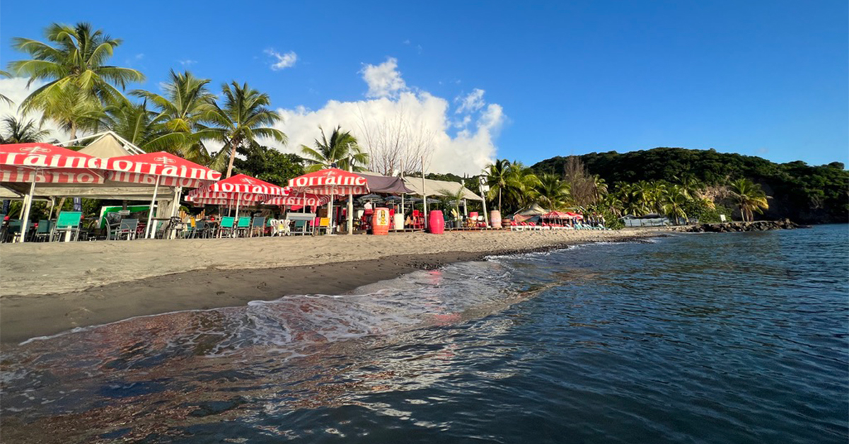 These 10 “Gourmet” Caribbean Beaches Combine Fine Dining and Perfect Sand