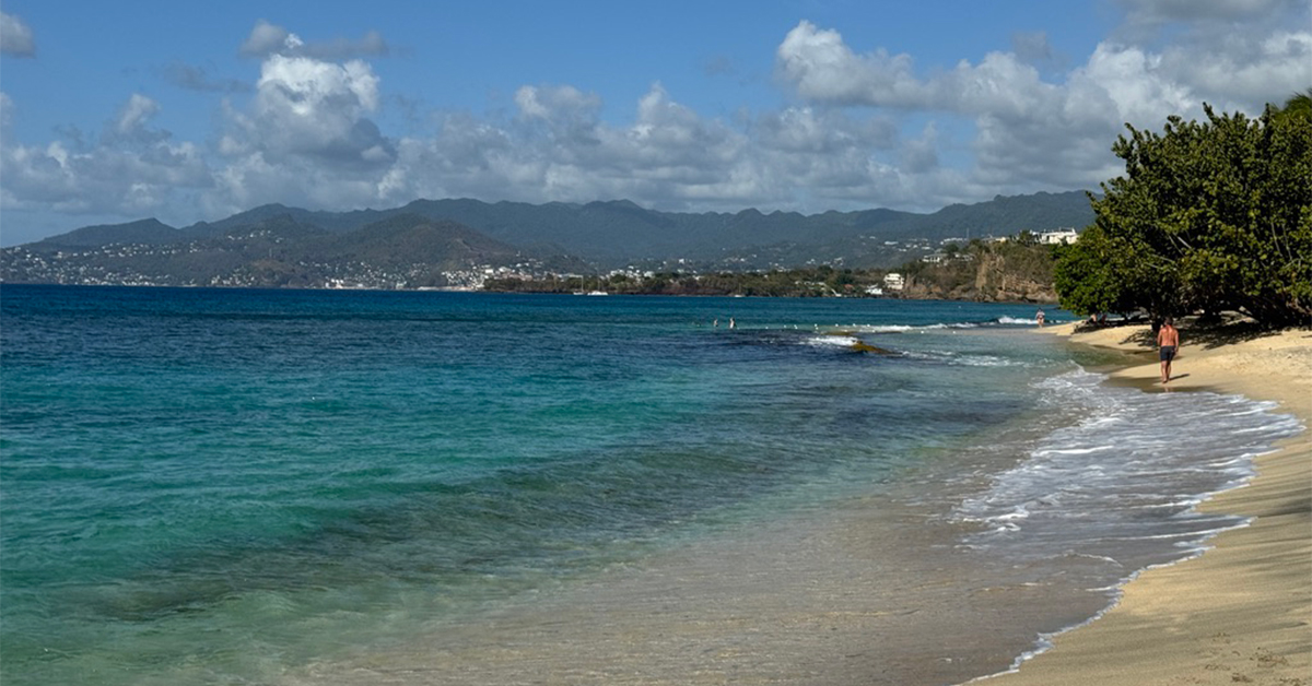 This Tiny Caribbean Resort Has Turquoise Views, Cliffside Villas With Hot Tubs, and a Beloved Beach Bar