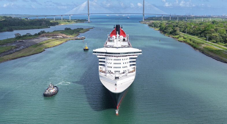The Queen Mary 2 in Panama.