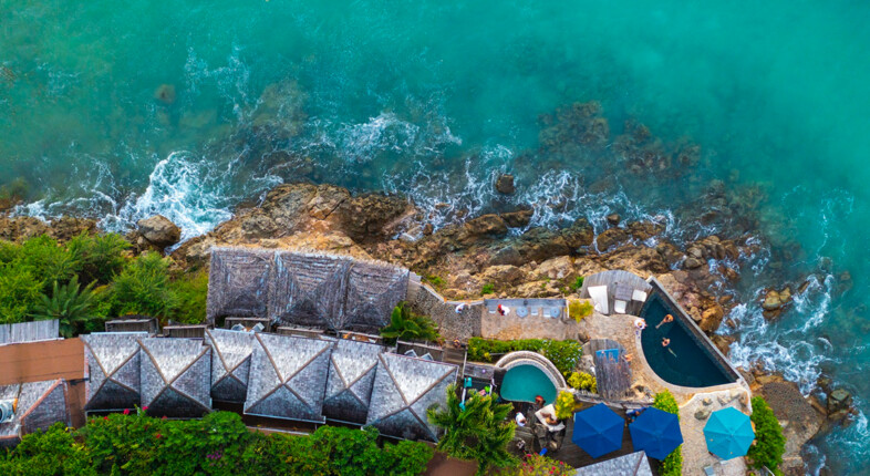 sheer rocks romantic tables