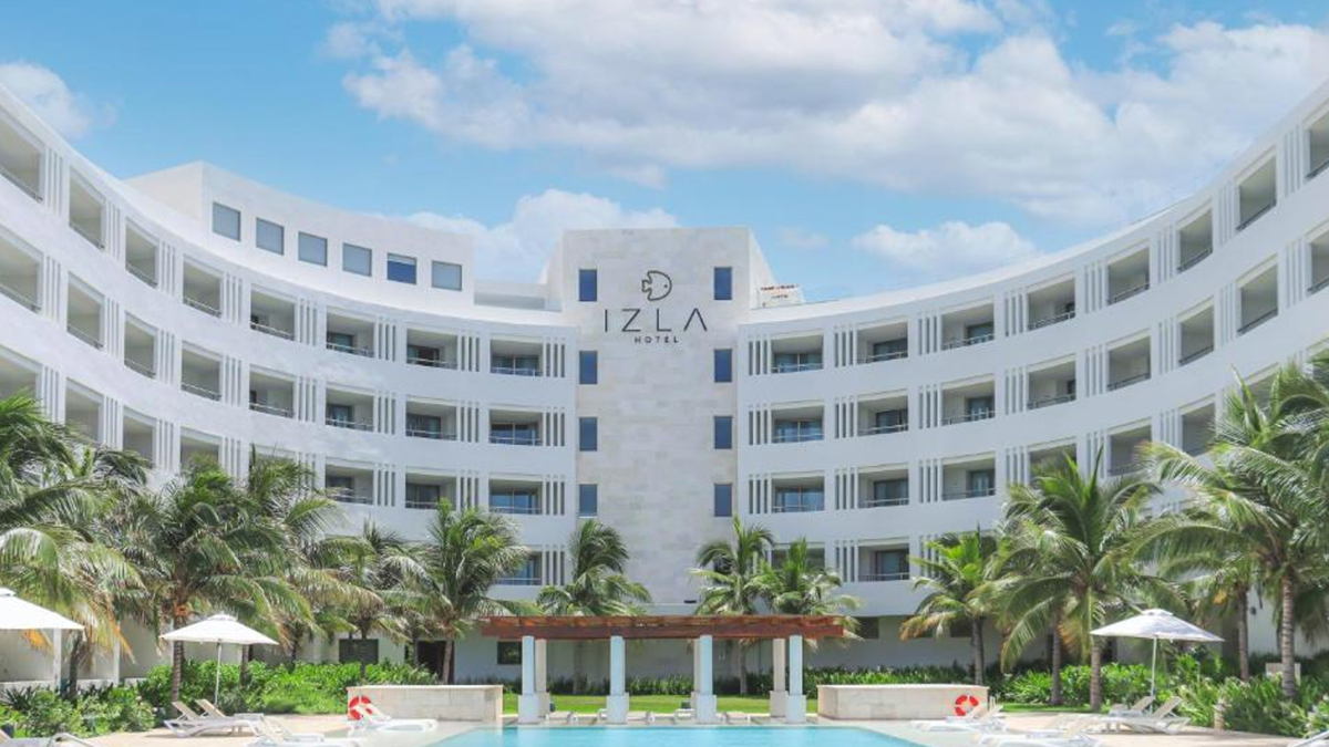 This New Mexican Caribbean Resort Has Swim-Up Rooms, Direct Beach Access, and All-Inclusive Options — In an Under-the-Radar Destination
