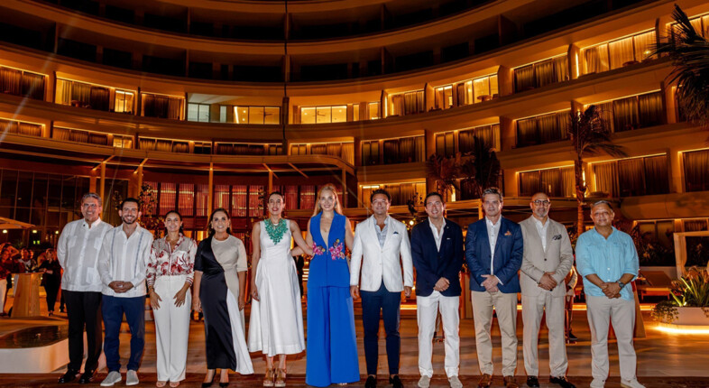 st regis costa mujeres