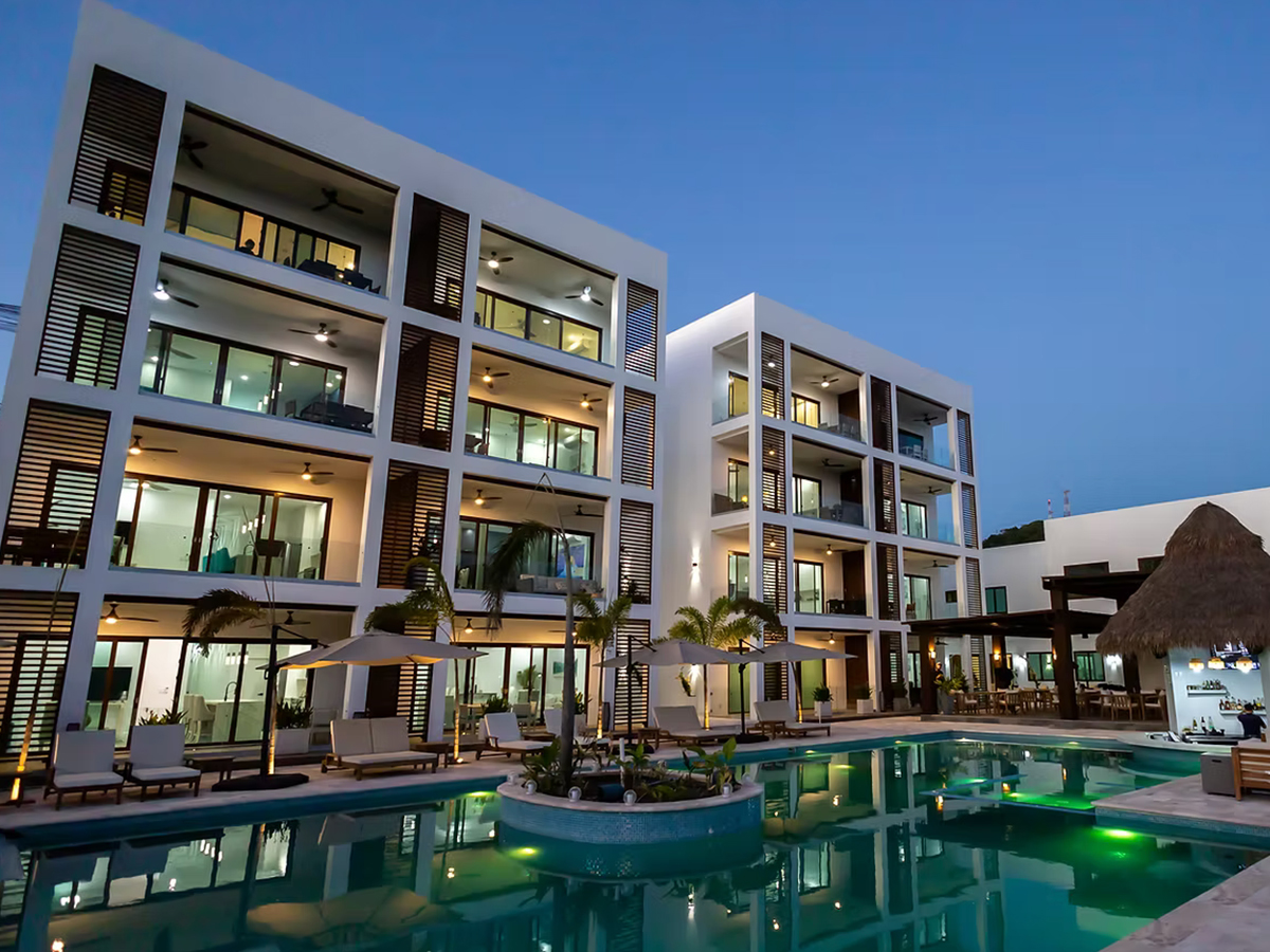 WorldHotels Has Added a New Beachfront Resort in Roatan