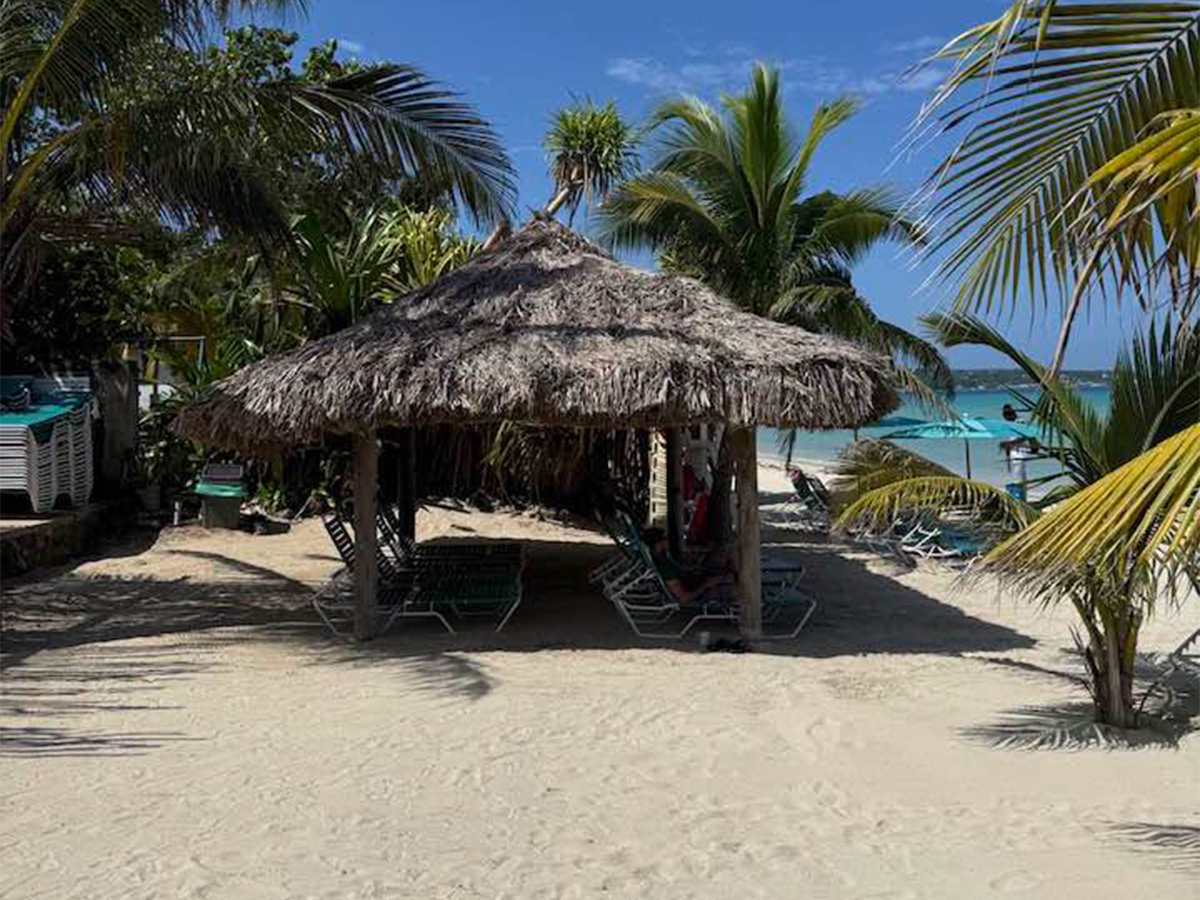 This White-Sand Beach Hotel in Jamaica Is Selling for $123 a Night Right Now