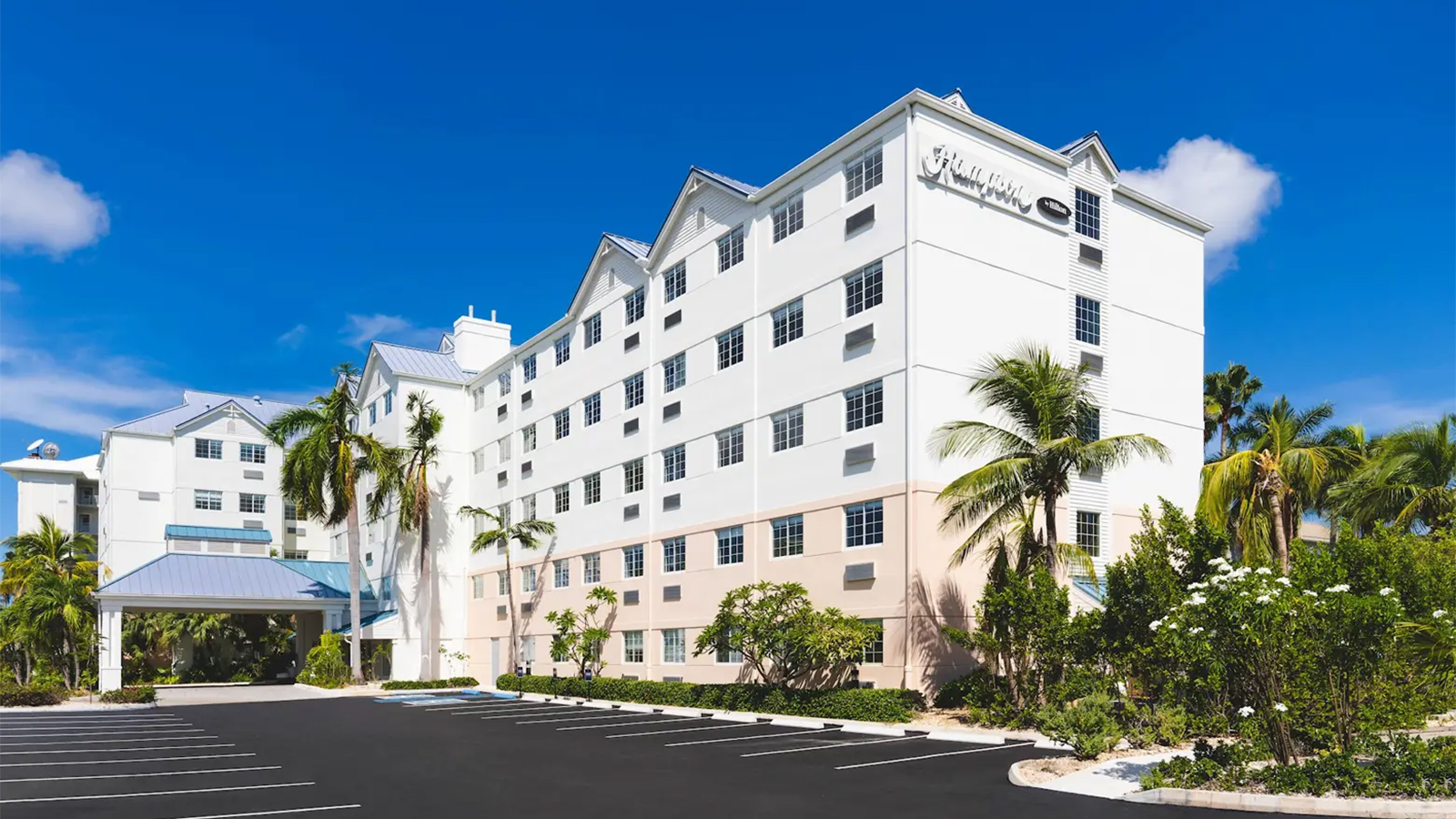 The Best-Value Hotel in Grand Cayman Is a 2-Minute Walk From Seven Mile Beach, With Free Breakfast and Quick Access to Camana Bay