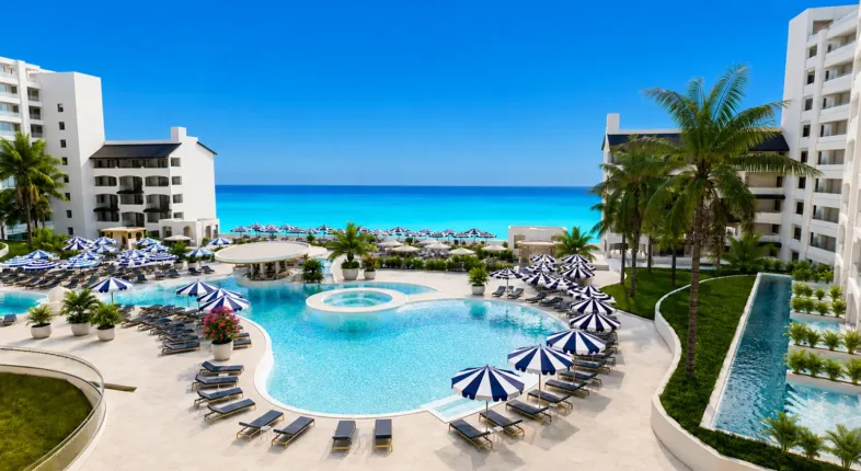 royalton all-inclusive in cancun pool on the beach